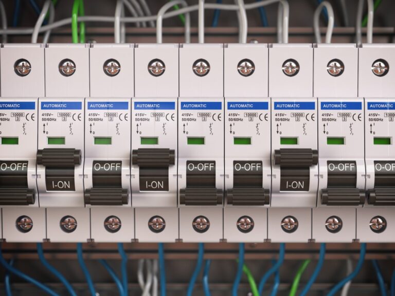 Jak dobrać odpowiednią moc zabezpieczeń do instalacji domowej?