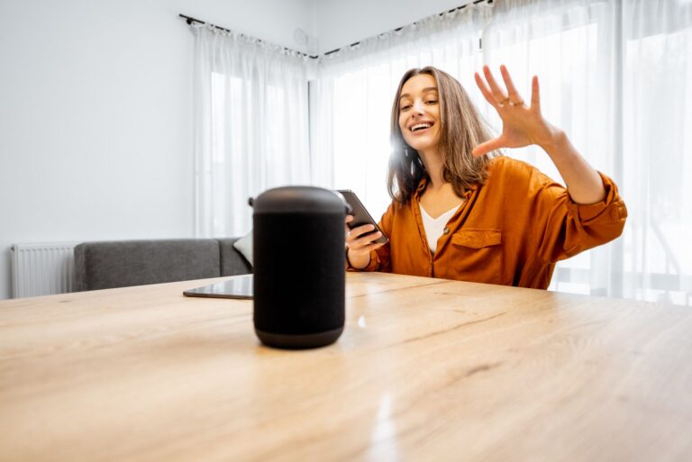 Voice control w instalacjach domowych – sterowanie głosowe systemami