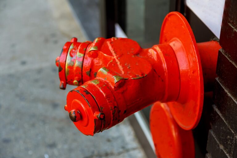 Kompleksowy przewodnik po hydrantach: wybór, instalacja i obsługa