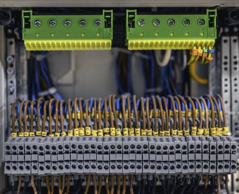 Jak dobrać odpowiednią aparaturę elektryczną do Twojego domu