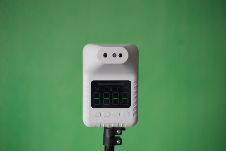 Problemy z kalibracją czujników IoT – praktyczne rozwiązania dla smart buildings