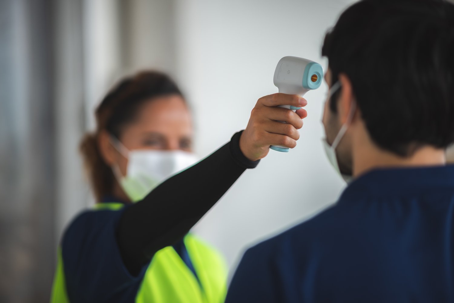 Jak wybrać i efektywnie wykorzystać kamerę termowizyjną w pracy elektryka i hydraulika