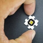 Piezoelektryczne systemy zasilania IoT – energia z wibracji