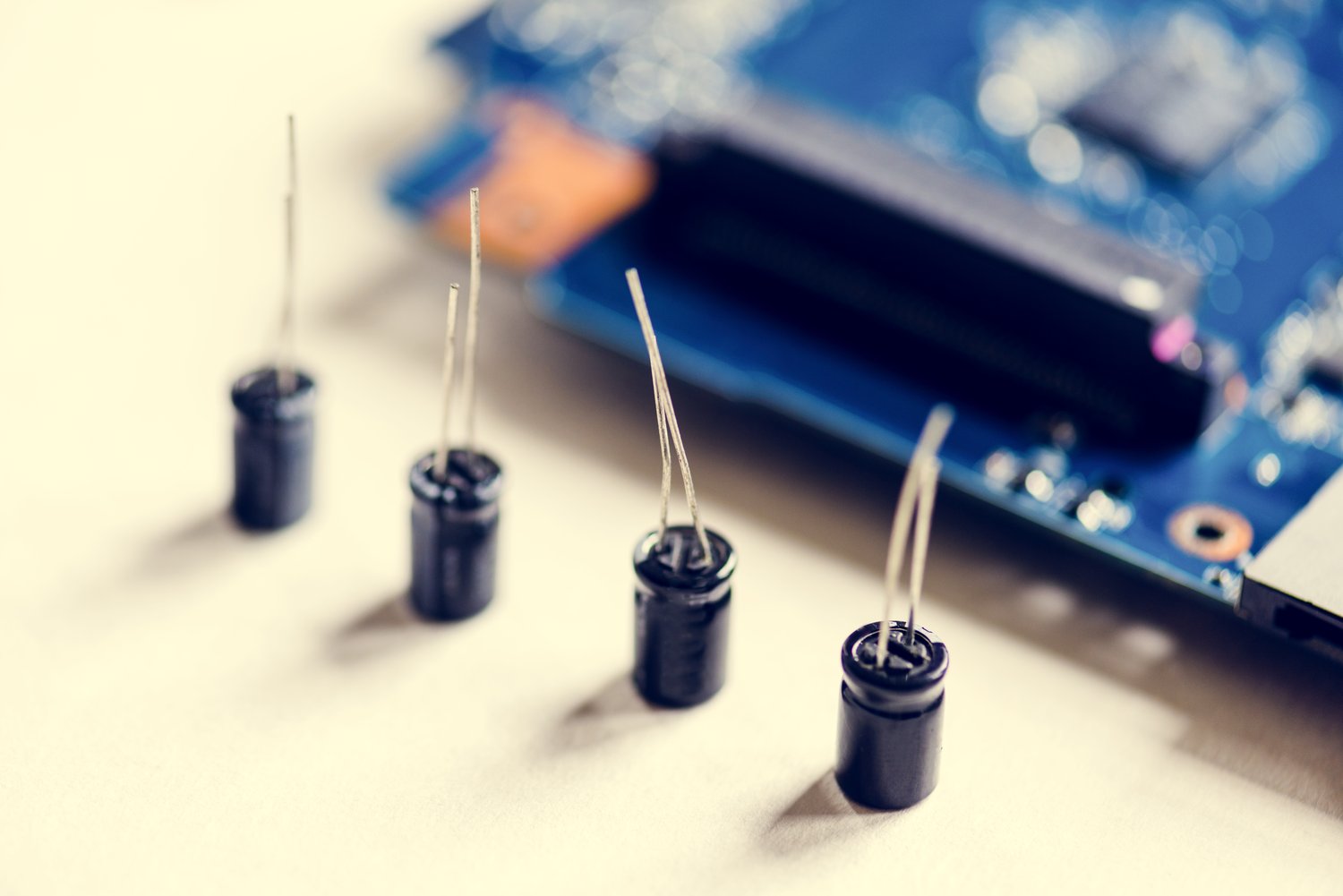 Smart dust w monitoringu infrastruktury – miniaturowe sensory przyszłości