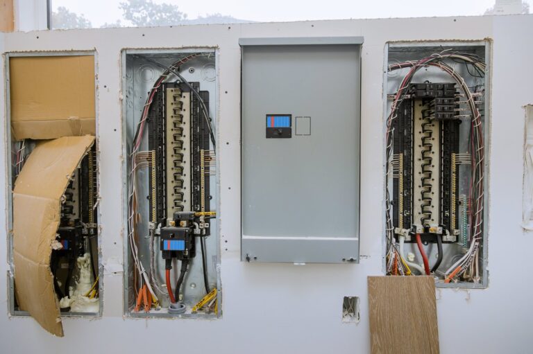 Jak wybrać i zainstalować odpowiednią aparaturę elektryczną w domu