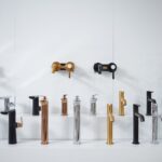 Jak wybrać i zamontować akcesoria do baterii łazienkowych