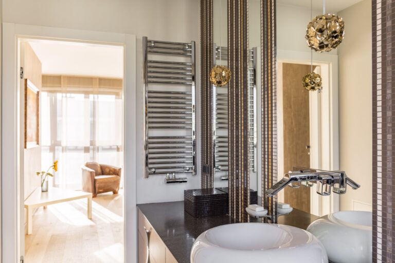 Jak wybrać idealny grzejnik łazienkowy – praktyczny przewodnik