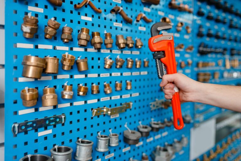 Niezbędne narzędzia i sprzęt dla profesjonalnych instalacji elektryczno-hydraulicznych