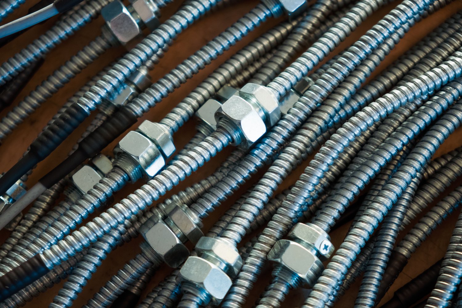 Praktyczny przewodnik po systemach mocujących i prętach gwintowanych w instalacjach