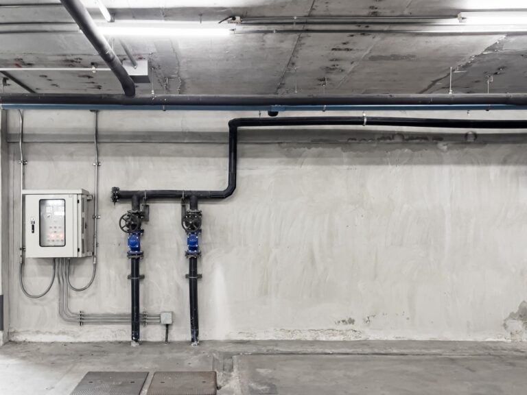 Automatyczne systemy odwodnienia – jak zabezpieczyć piwnicę przed wodą