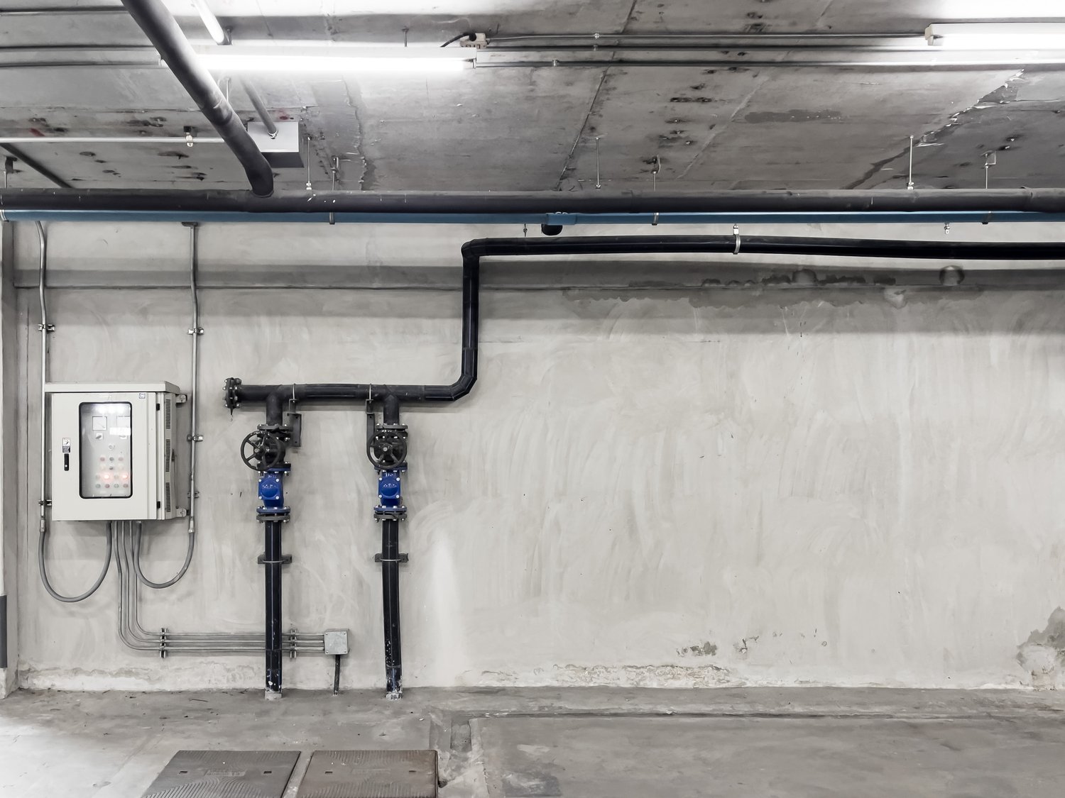 Automatyczne systemy odwodnienia – jak zabezpieczyć piwnicę przed wodą