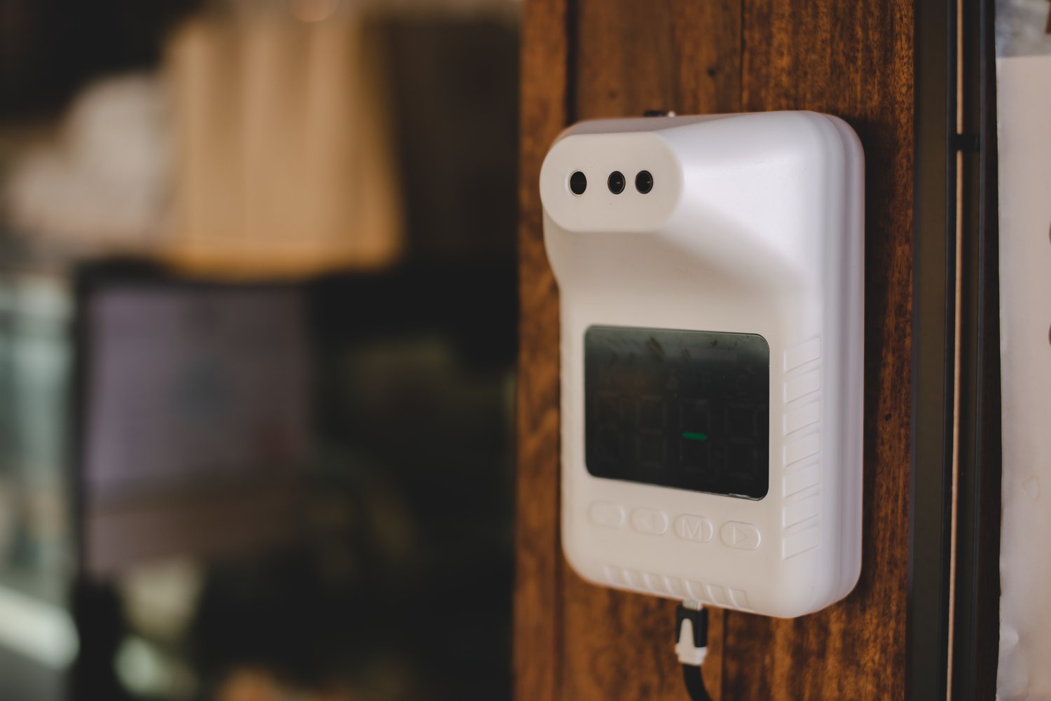 Bezprzewodowe czujniki jakości powietrza – jak monitorować klimat w całym domu