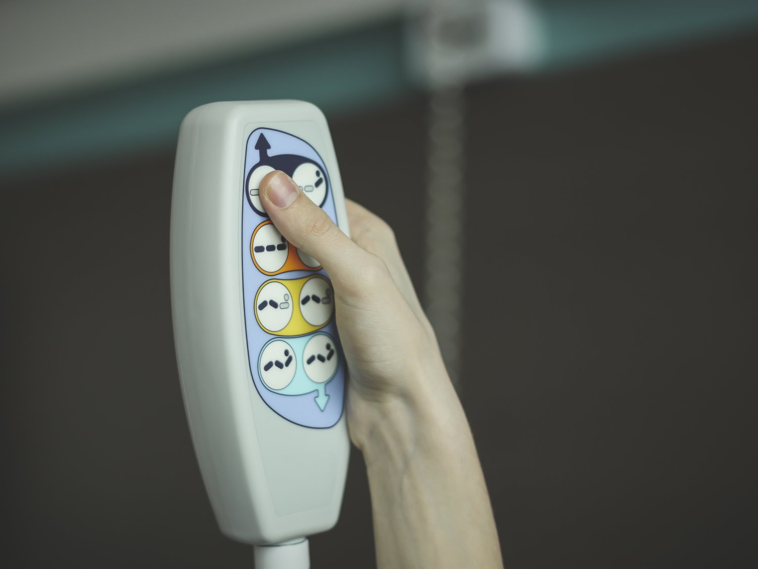 Bezprzewodowe sterowniki rolet – komfort obsługi okien jednym kliknięciem