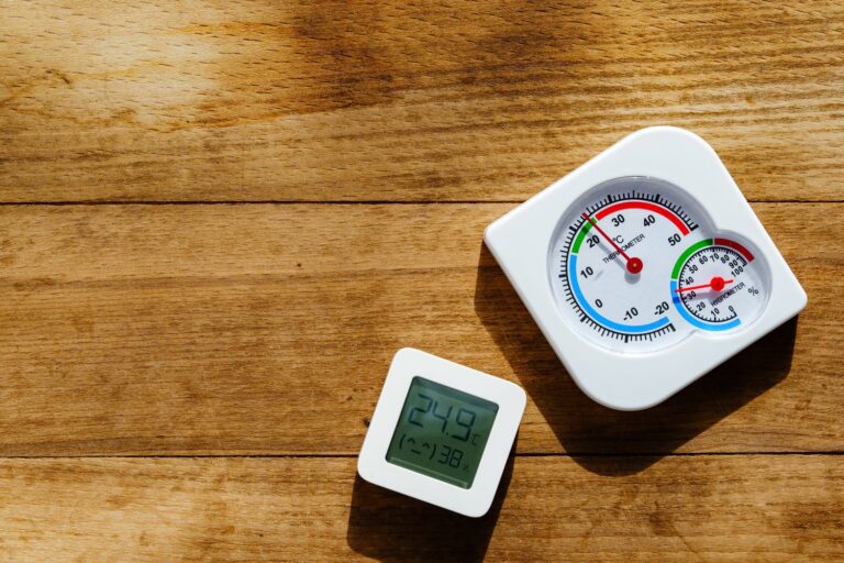 Bezprzewodowe termostaty z geolokalizacją – automatyczne dostosowanie do obecności domowników