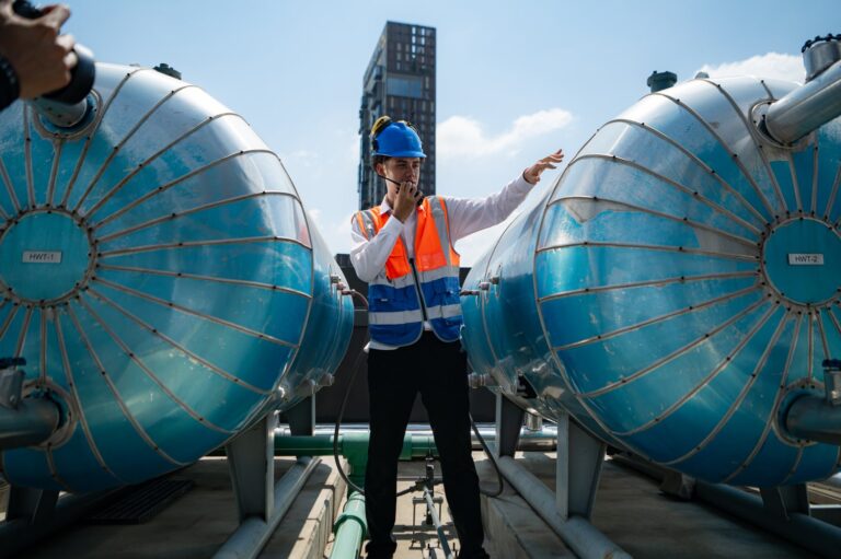 Fotowoltaiczne systemy grzania wody z kontrolerem – darmowa ciepła woda przez cały rok