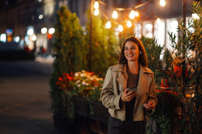 Inteligentne gniazdka zewnętrzne – sterowanie ogrodowym oświetleniem zdalnie