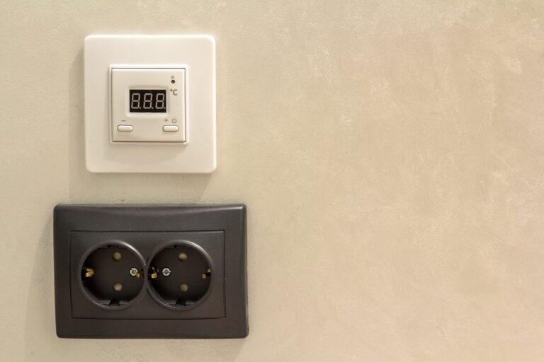 Jak wybrać odpowiedni łącznik jednobiegunowy do swojej instalacji elektrycznej