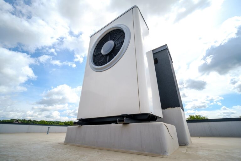 Jak wybrać pompę ciepła z funkcją active cooling – chłodzenie latem bez klimatyzacji