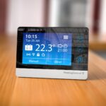 Jak wybrać termostat programowalny do ogrzewania podłogowego – nowoczesne sterowanie temperaturą