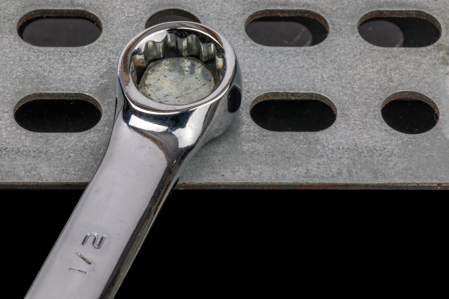 Klucz do zaworów pozwala na szybkie i bezpieczne wykonanie serwisu instalacji