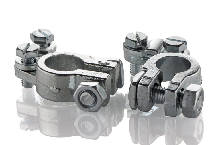 Jak prawidłowo dobierać obejmy stalowe do różnych typów instalacji