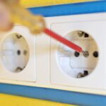 Jak sprawdzić czy gniazdko ma uziemienie – prosty test dla każdego