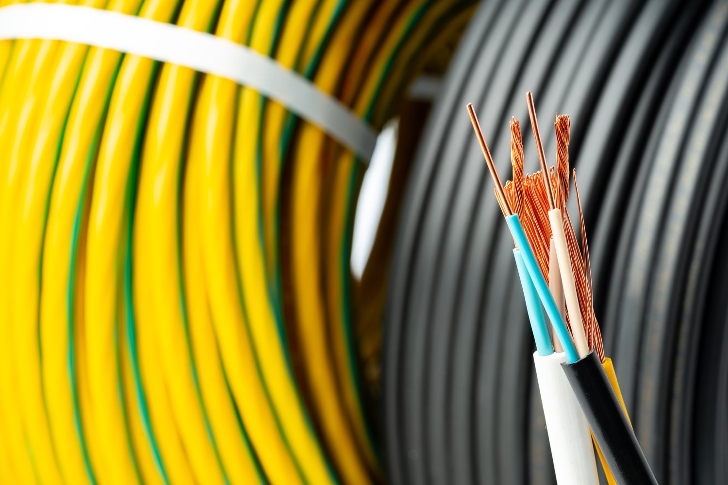 Jak wybrać odpowiedni przekrój kabla elektrycznego do różnych zastosowań domowych