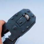 Jak wybrać odpowiednią zaciskarką elektryczną do instalacji hydraulicznych