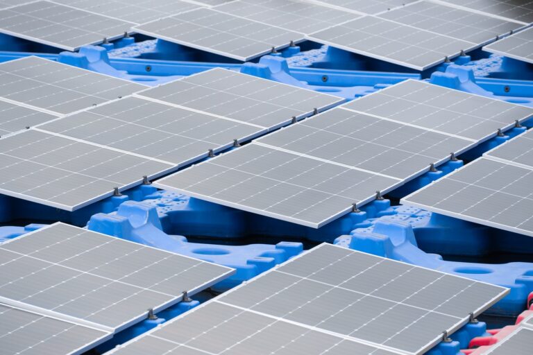 Modułowe systemy fotowoltaiczne – przyszłość elastycznych instalacji solarnych