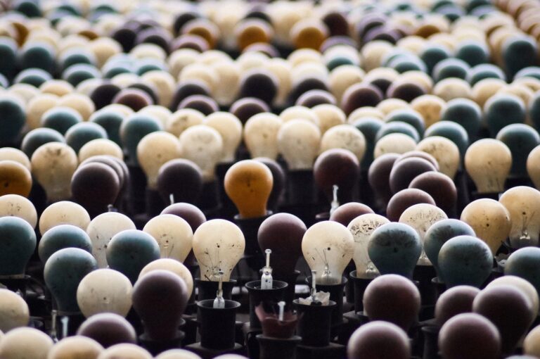 Oświetlenie LED vs halogen – które rozwiązanie jest bardziej ekonomiczne w 2024 roku