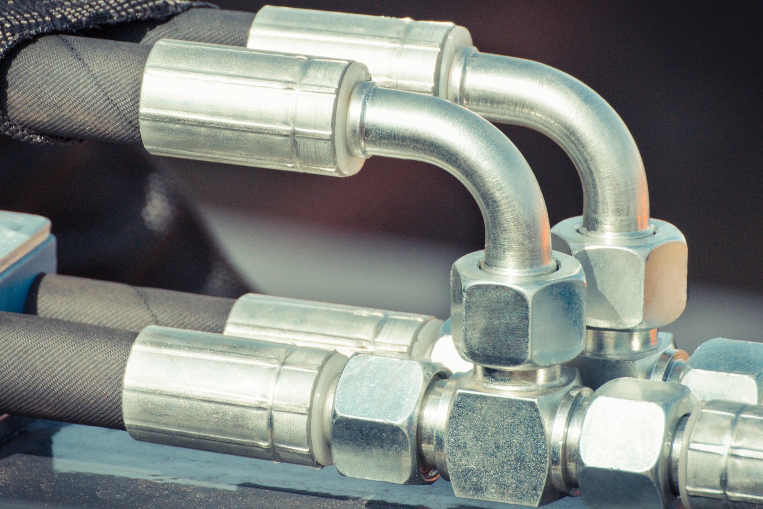 Czym różni się armatura ze stali nierdzewnej od chromowanej