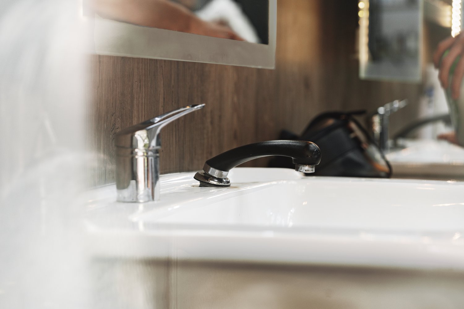 Inteligentne baterie łazienkowe z kontrolą temperatury przez aplikację