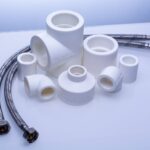 Jak wybrać odpowiedni typ złączki do łączenia rur różnych materiałów